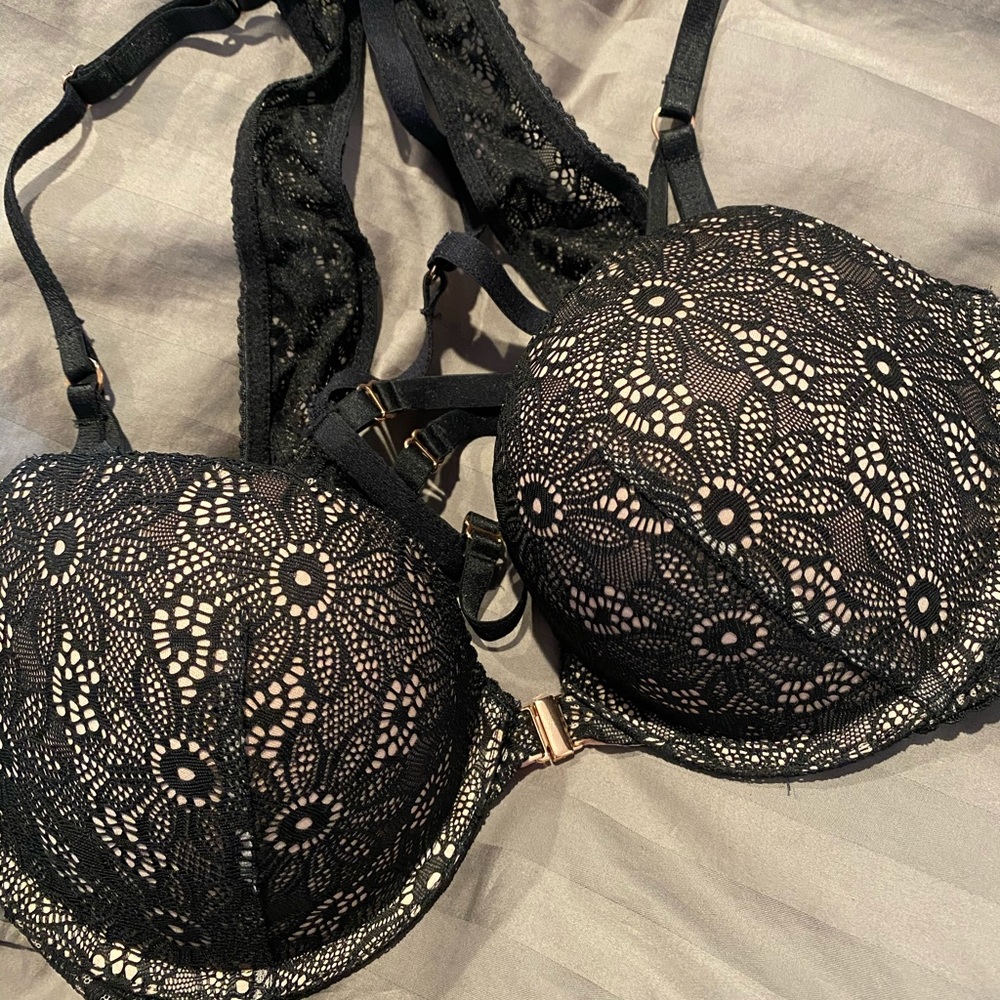 Victoria’s Secret Very Sexy Bra 36B Front Closure